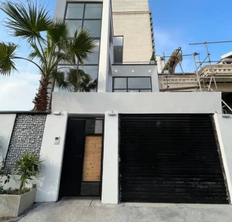 خرید ویلا در سرخرود خط دریا 3 خوابه استخردار