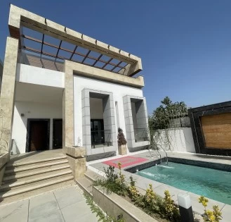 ویلا 500 متری شهرک صفاییه نوساز استخردار