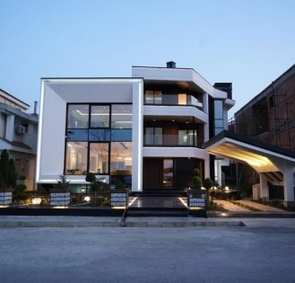 ویلای تریبلکس و مدرن در دریاکنار