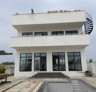 ویلا تریبلکس و استخردار در اوکسر